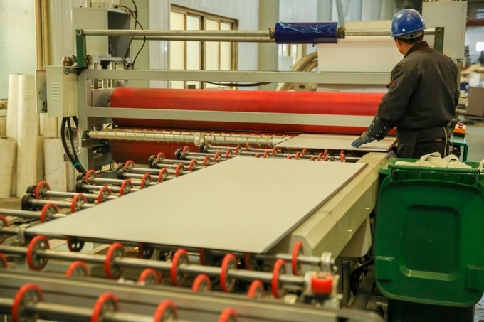Qingdao Shinerising Glass Co., Ltd ligne de production en usine