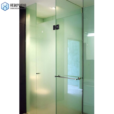 Porte pivotante rectangulaire multifonctionnelle personnalisée équipée de matériel de sécurité Porte de salle de douche
