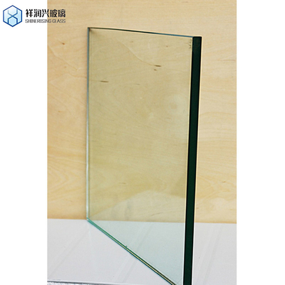 Panneau de verre solaire à motifs transparents à faible teneur en fer 4 mm 32 mm Ar Coating Tempered Glass