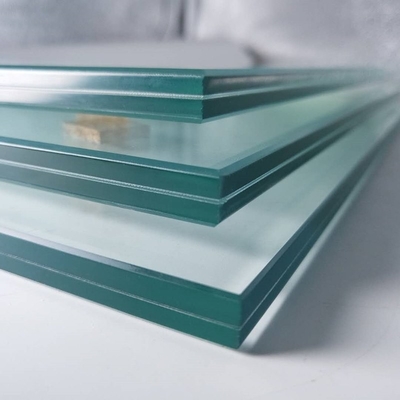 La fabrication fournit du verre de construction laminé tempéré plat avec un design plat