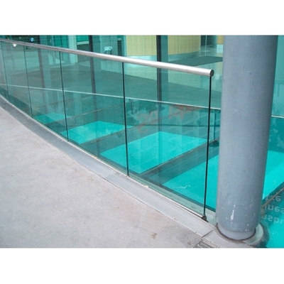 Vêtements de façade de meubles à bord poli plat 6 mm vitrage durci pour demande personnalisée