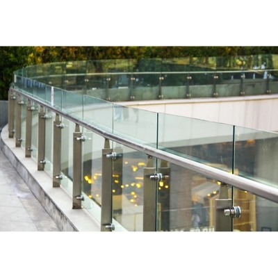Verre prismatique solaire à faible teneur en fer personnalisé pour modules solaires trempés de 2,5 mm et 3,2 mm