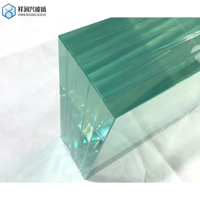 Vitrail laminé trempé de teinte grise pour grandes fenêtres de verre Fragment de vitrage État III