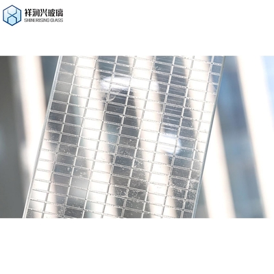 Panneau solaire à faible teneur en fer 2-19 mm extra-transparent Verre trempé pour bâtiments câblés décoratifs
