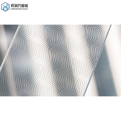 Verre à motifs laminés teintés, trempés, pour l'architecture