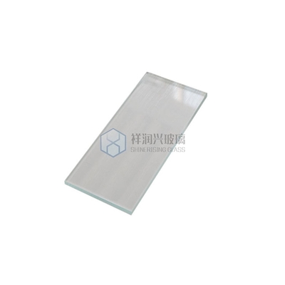 6 mm de verre très clair avec un motif tri-prismique Transformez vos installations de loisirs