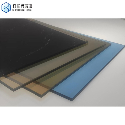 Panneaux de verre stratifiés de 12 mm pour clôtures de piscine technologiquement avancés et stratifiés