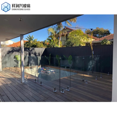 Panneaux de verre stratifiés de 12 mm pour clôtures de piscine technologiquement avancés et stratifiés