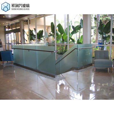 Panneau de verre trempé flottant durci de 6 mm 8 mm 10 mm d'épaisseur incassable pour bâtiment en ascension
