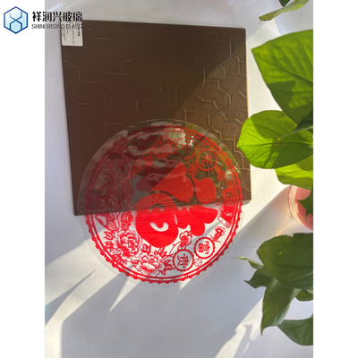 Verre miroir de salle de bain LED personnalisé avec verre flottant ultra clair et conception de motifs