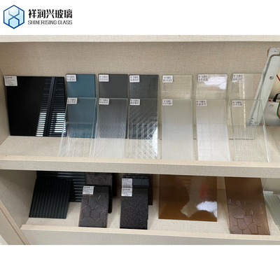 Verre finement stratifié pour la technique du bâtiment produit principal clair ou teint ou à motifs