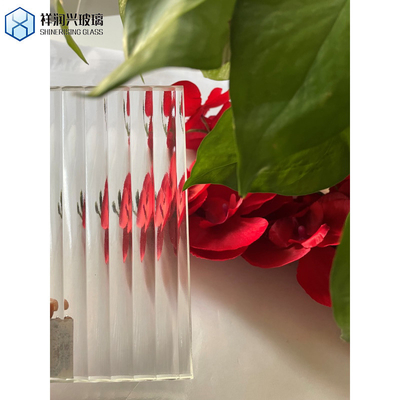 3mm 6mm 8mm Ultra Blanc Clair Moru Vitre à motifs en fer bas Panneaux de verre laminé à flûte à motifs en verre décoratif