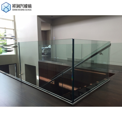Couches de verre flottant pour fenêtre