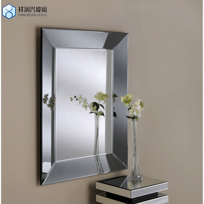 Miroir en aluminium en feuille de verre Miroir à surface plate en argent dans un style simple pour la demande B2B