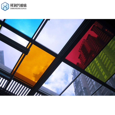 Plaque de verre à revêtement dichroïque iridescent 3 mm 5 mm personnalisée pour les projets architecturaux
