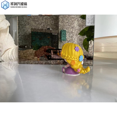 Carreaux de verre et tables pour espaces commerciaux