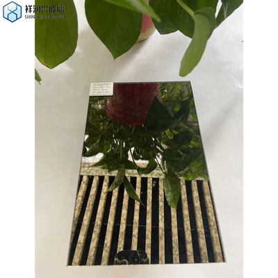 Carreaux de verre et tables pour espaces commerciaux