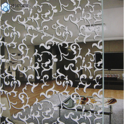 fenêtre de la louve en aluminium avec structure solide et verre trempé imperméable