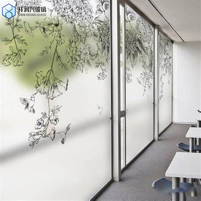 Verre à texture durcie pour une conception artistique de fenêtre et de porte transparente et personnalisable