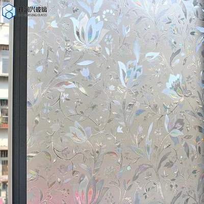 La porte de l' armoire à motifs de fer de Moru est personnalisable.