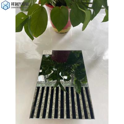 Verre miroir classique ancien pour la décoration de murs intérieurs dans le style rectangulaire amusant