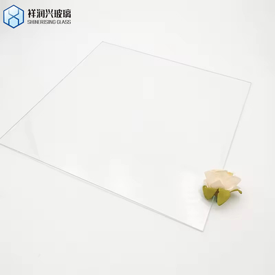 Verre solaire à faible teneur en nébulisme de fer trempé avec des couches de 3,2 mm et 4 mm selon les exigences du client