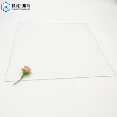 Verre solaire à faible teneur en nébulisme de fer trempé avec des couches de 3,2 mm et 4 mm selon les exigences du client