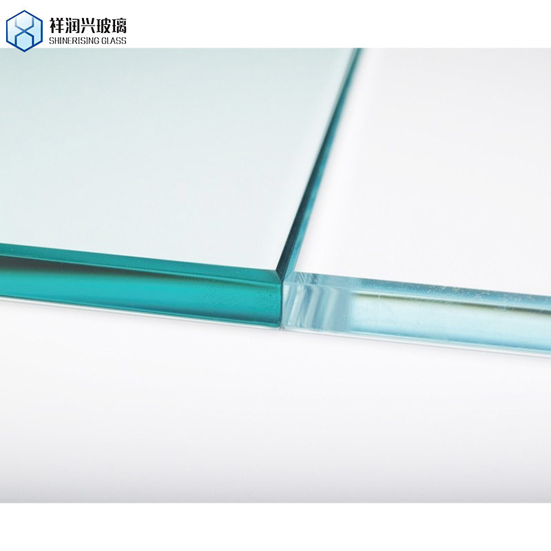 Vitrail laminé trempé de teinte grise pour grandes fenêtres de verre Fragment de vitrage État III