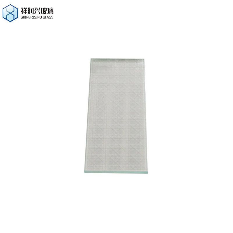 Vitre solaire à motif de tissu personnalisé de 1,6 à 4 mm avec verre photovoltaïque enduit et demande