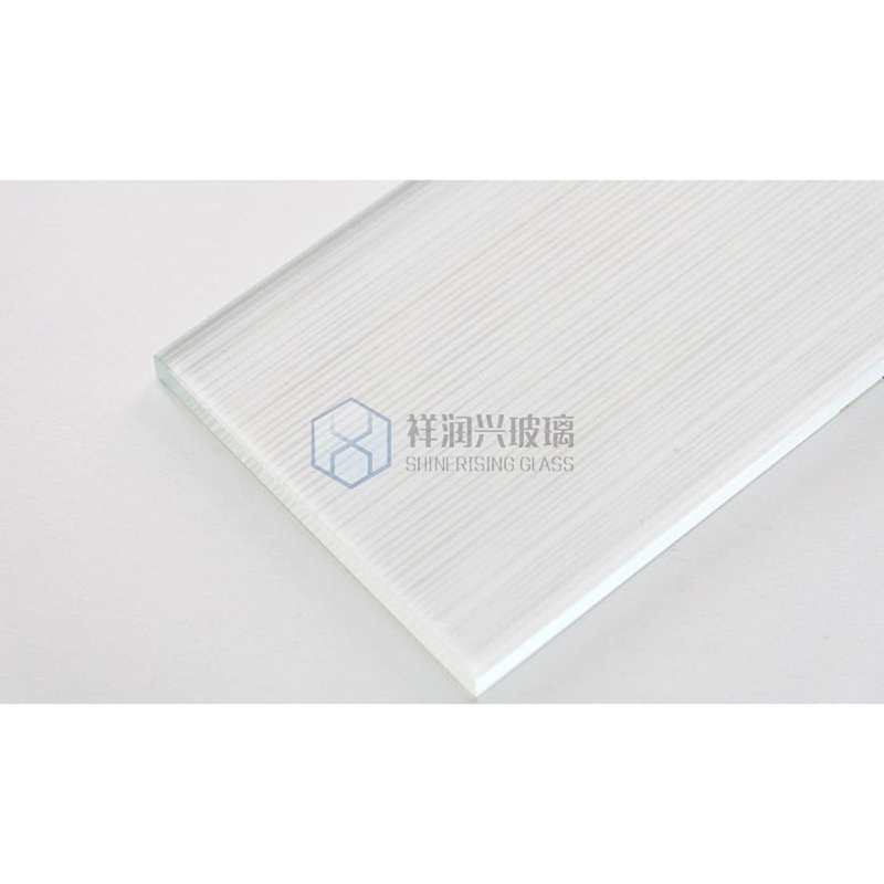 6 mm de verre très clair avec un motif tri-prismique Transformez vos installations de loisirs