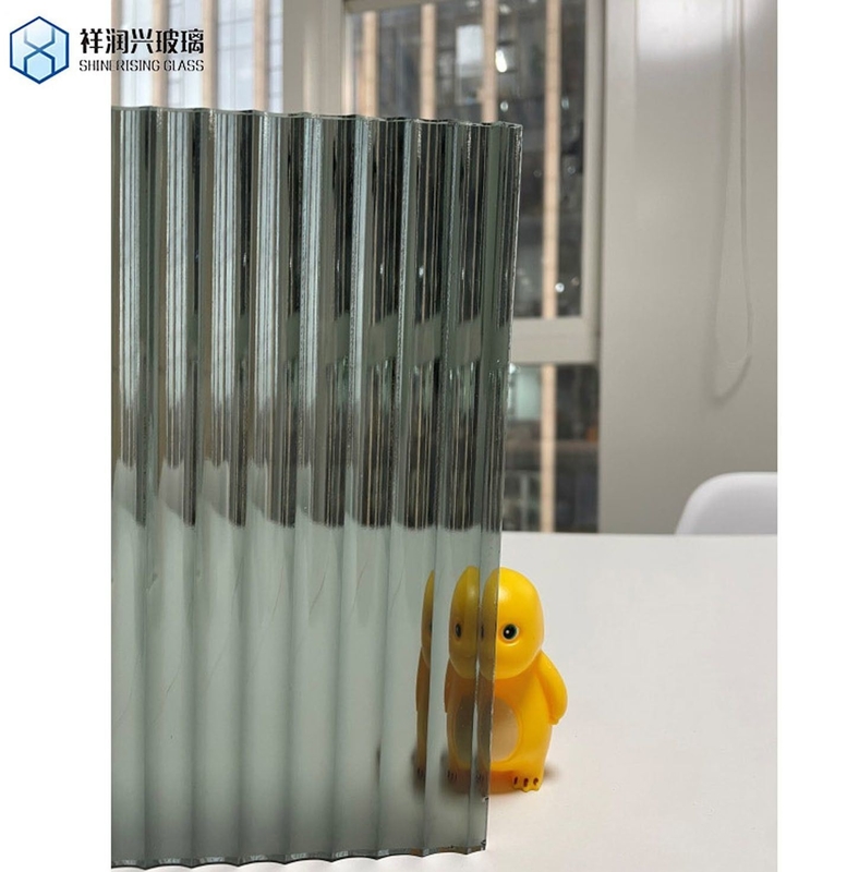 Verre miroir de salle de bain LED personnalisé avec verre flottant ultra clair et conception de motifs