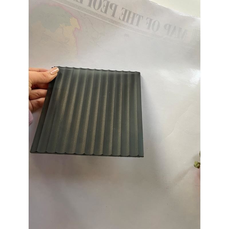 Verticalement recouvert de verre trempé à motifs pour portes de douche 5-12 mm Installation facile